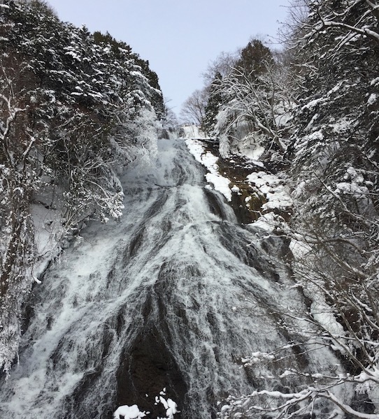La cascade Yutaki Yumoto Onsen, Nikko, visiter le Japon