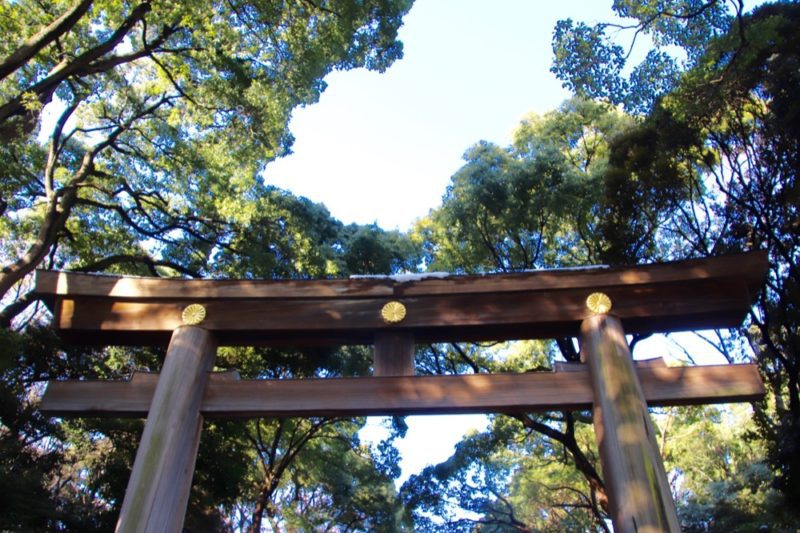 A l'entrée du Meiji Jingu, visiter Tokyo et le Japon