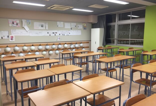 Une salle de classe au Lycée Français International de Tokyo, Vivre à Tokyo, français à tokyo