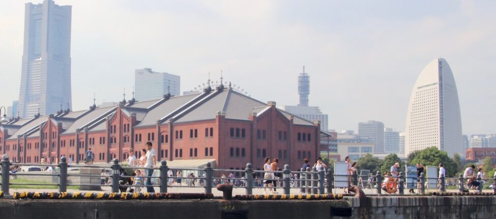 Les quais de la ville de Yokohama et les maisons en brique rouge, visiter tokyo, visiter Yokohama, vivre a tokyo, excursion
