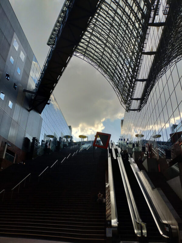 escalators de la gare de Kyoto